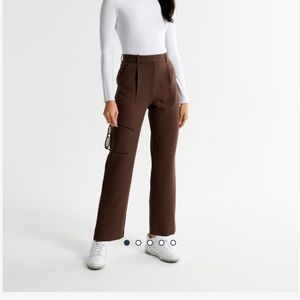 Abercrombie & Fitch Tailored Relaxed Straight Pant in Brown